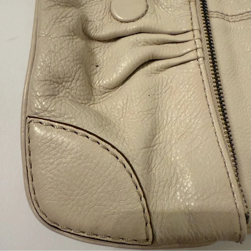 MARC BY MARC JACOBS WRISTLET CLUTCH BAG CREAM LEATHER MAGNET FLAP CLOSE
